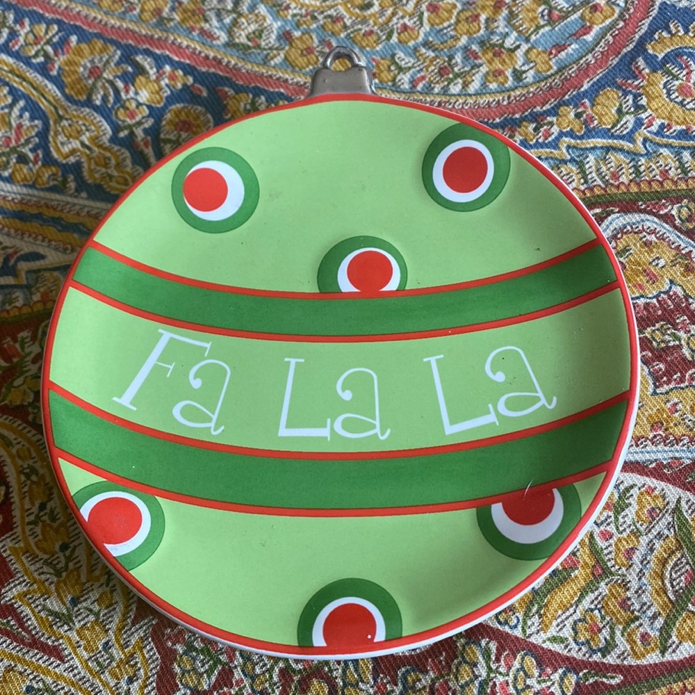 Mud Pie Christmas plate with Fa La La will be perfect for Christmas entertaining